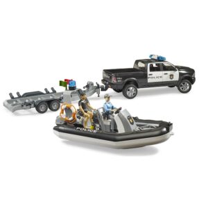 Bruder, RAM 2500 Pick-Up Polizia Con Modulo L + S, Rimorchio, Barca, Poliziotta E Sommozzatore
